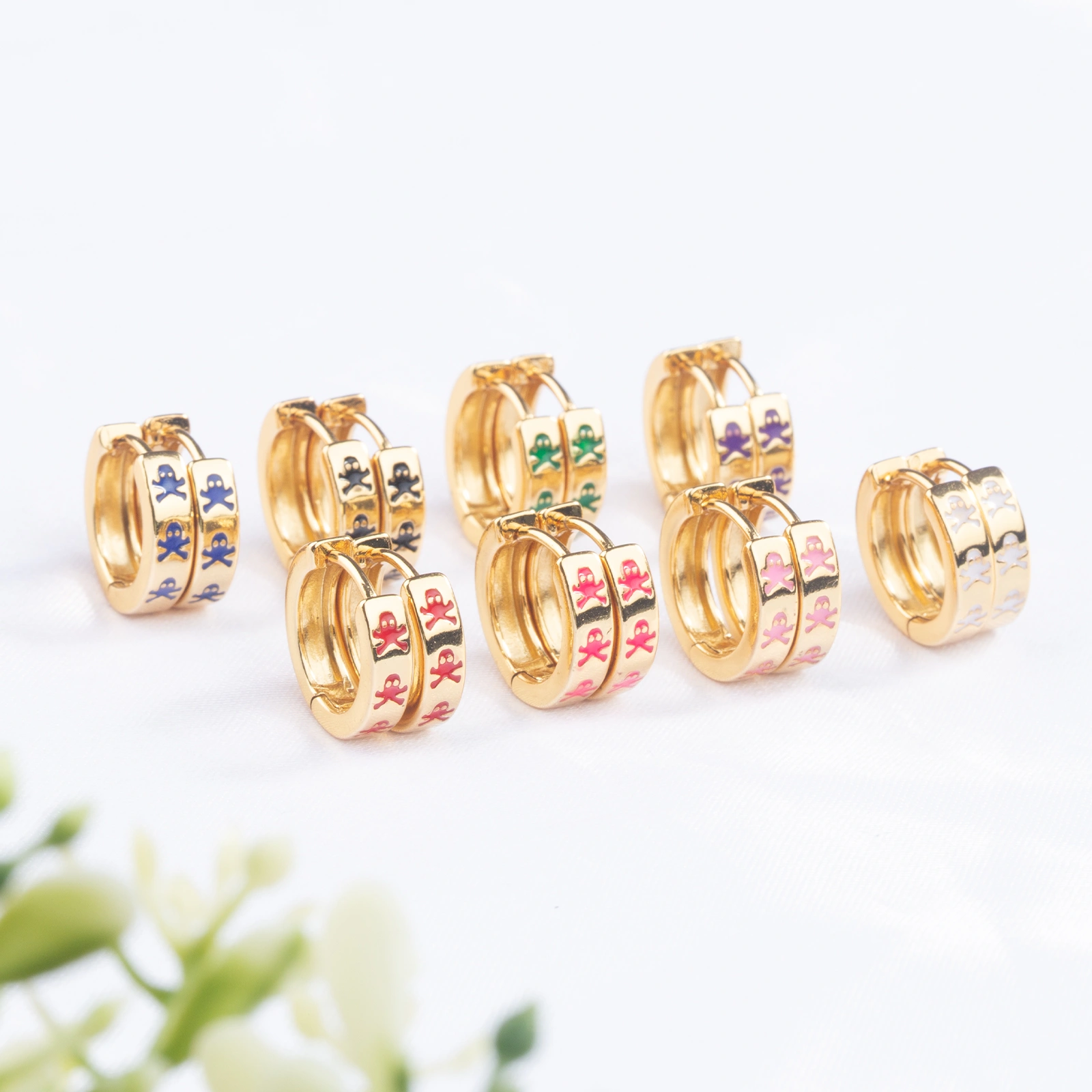 Fashion small skull and bone shape enamel earrings for men women