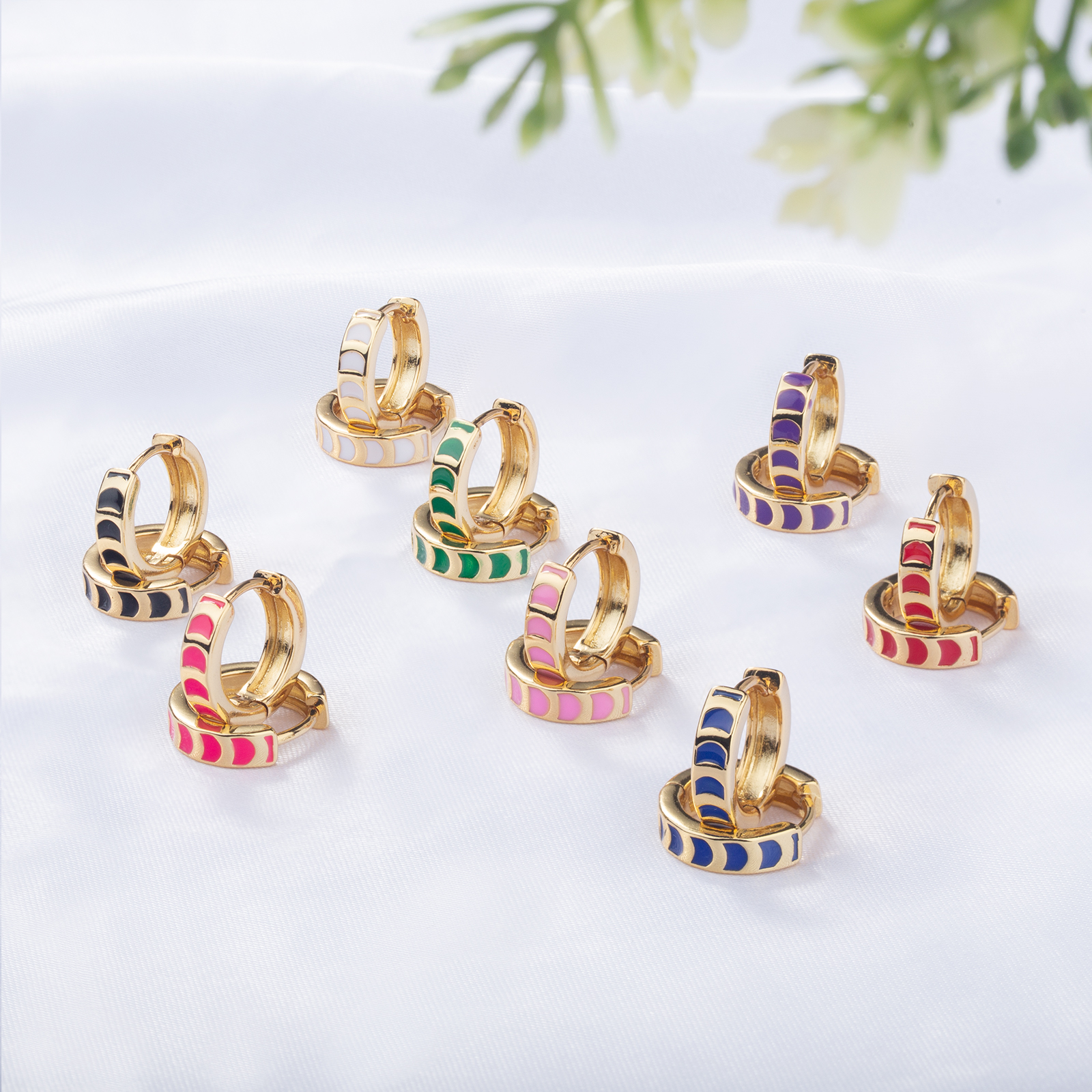Fashion arrows shape enamel small hoop brass earrings for men women