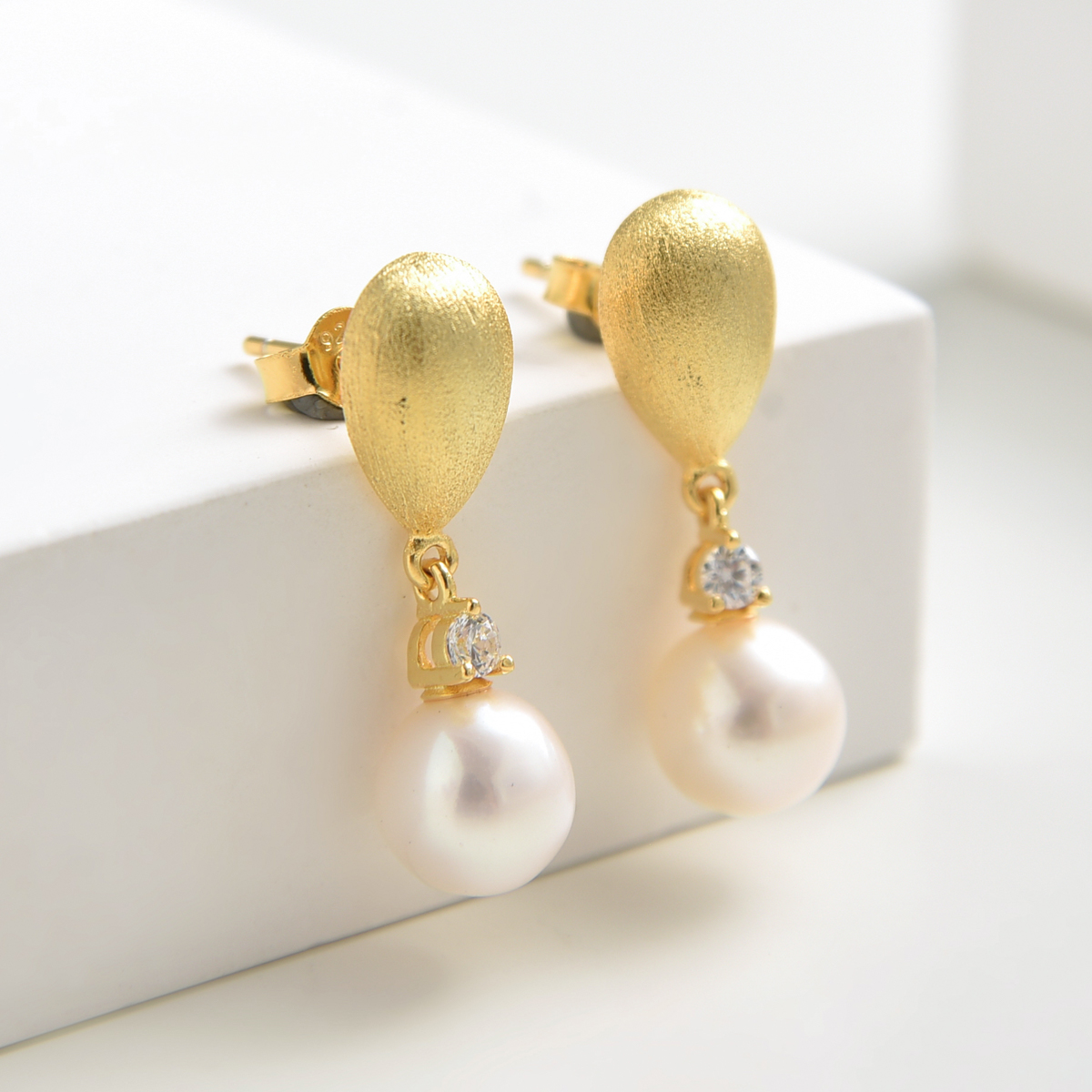freshwater pearl stud earrings fashion handmade elegant with white cz