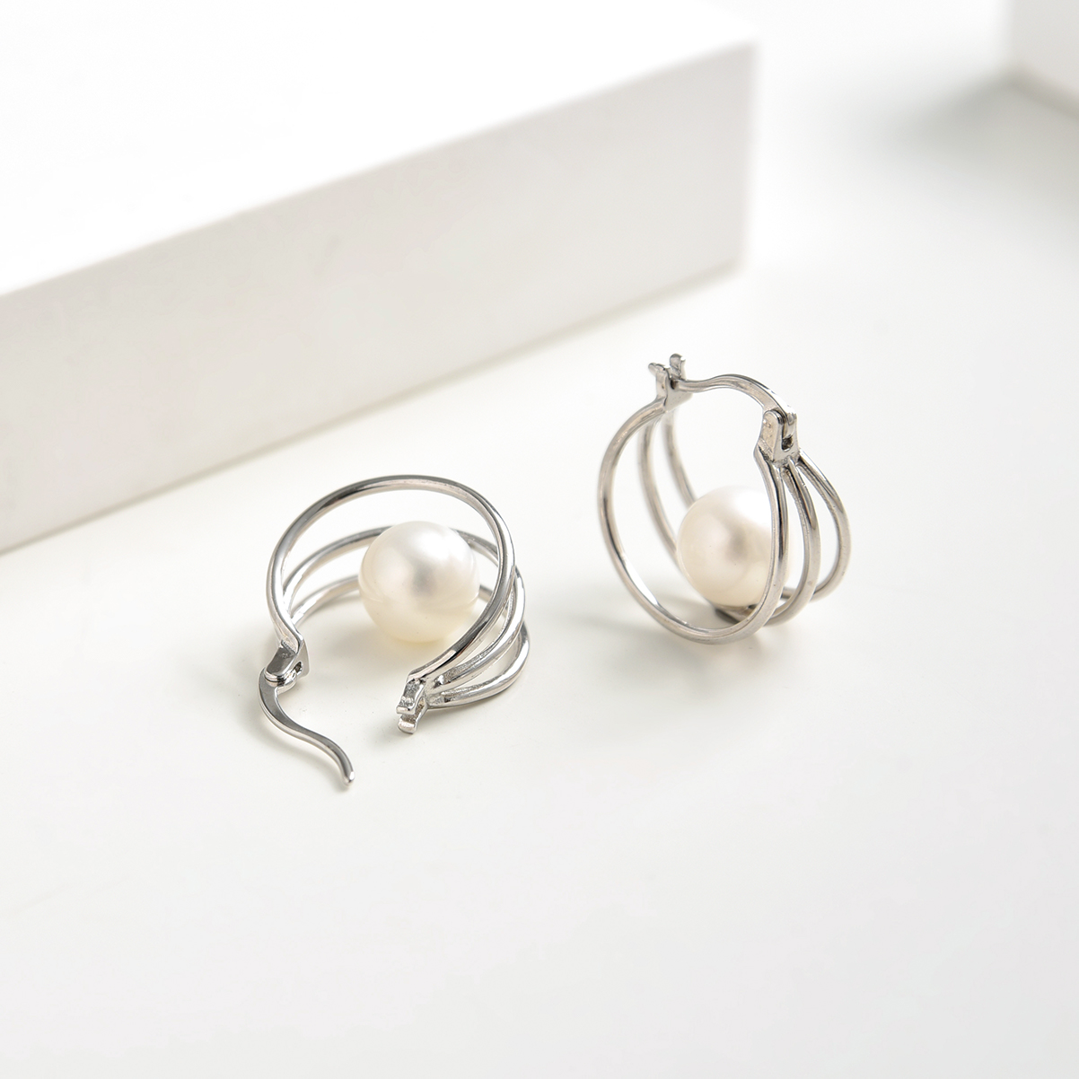 8mm freshwater pearl with sterling silver hoop earrings
