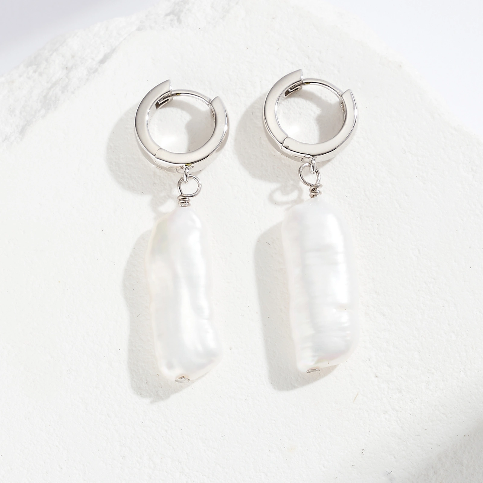 8-10x18-22mm white freshwater cultured pearl silver huggie hoop earrings for women