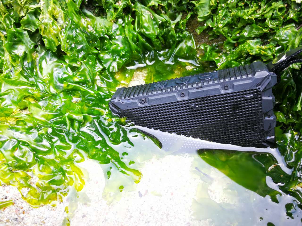 POCKET BLUETOOTH SPEAKER: