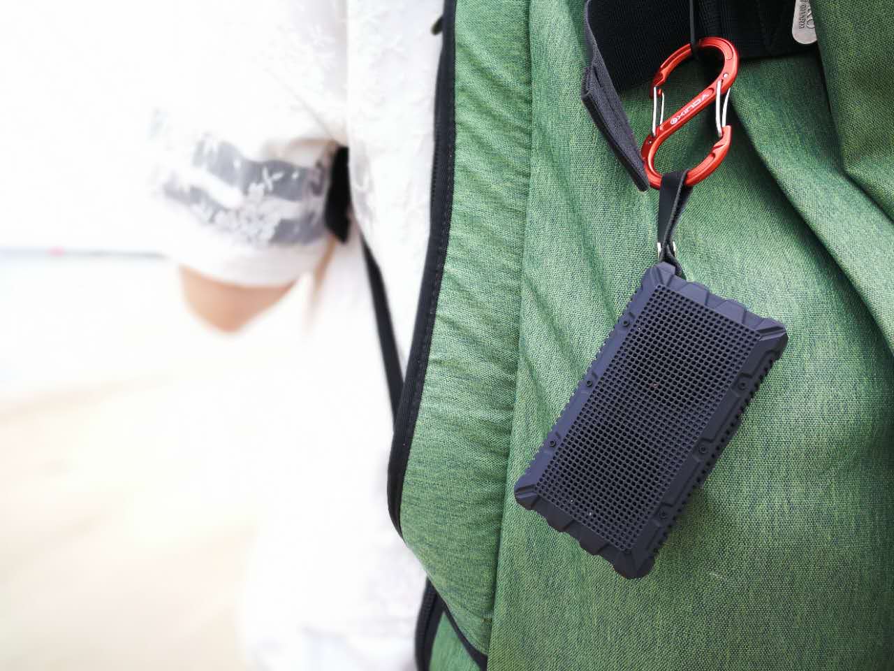 POCKET BLUETOOTH SPEAKER: