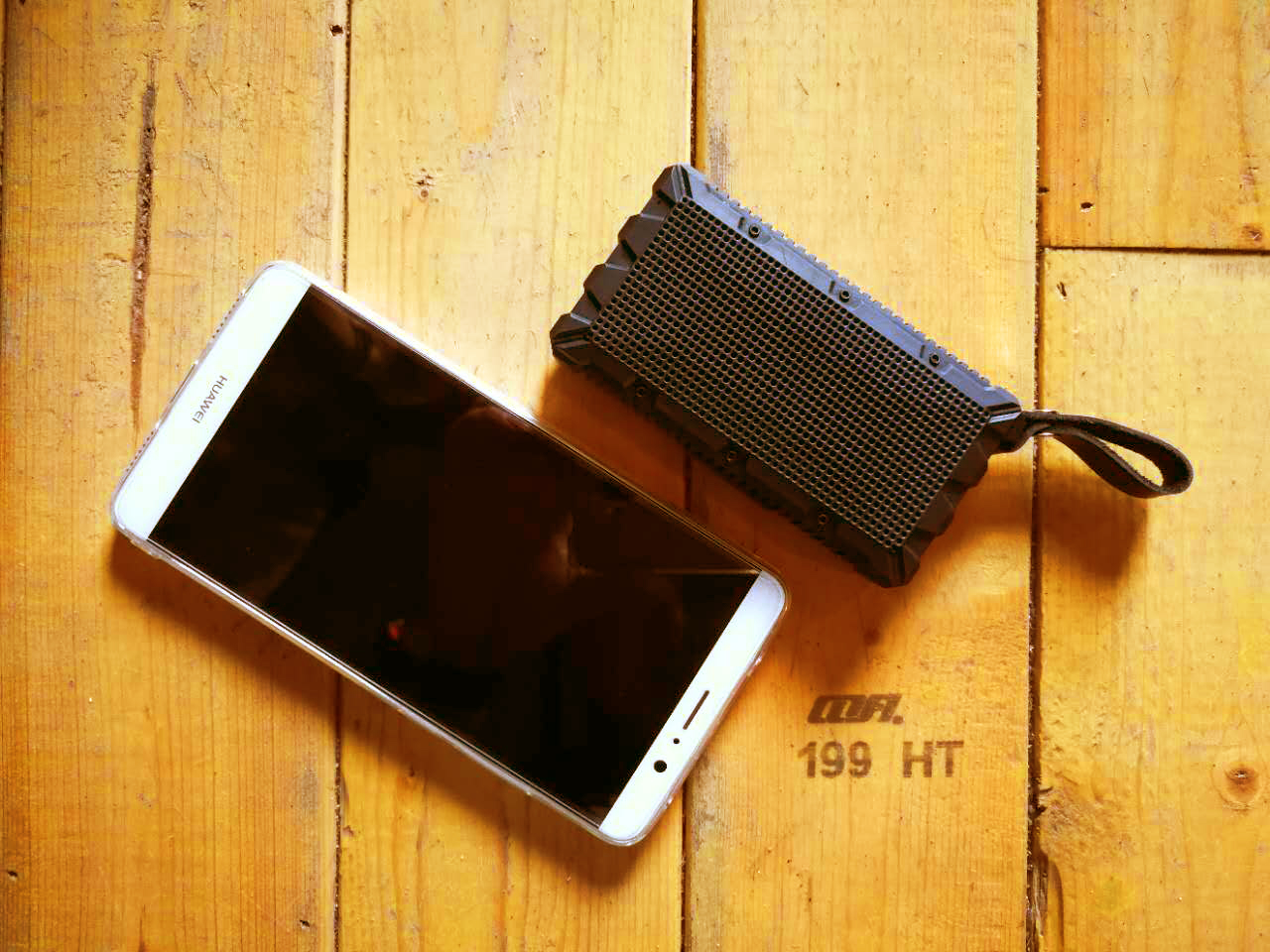 POCKET BLUETOOTH SPEAKER: