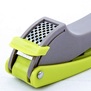 2020 Factory Price Kitchen Accessories Gadgets Plastic Material stainless steel Garlic Press