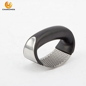 1pcs Stainless Steel Garlic Presses Manual Garlic Mincer Chopping Tools Curve Fruit Vegetable Tools Kitchen Gadgets