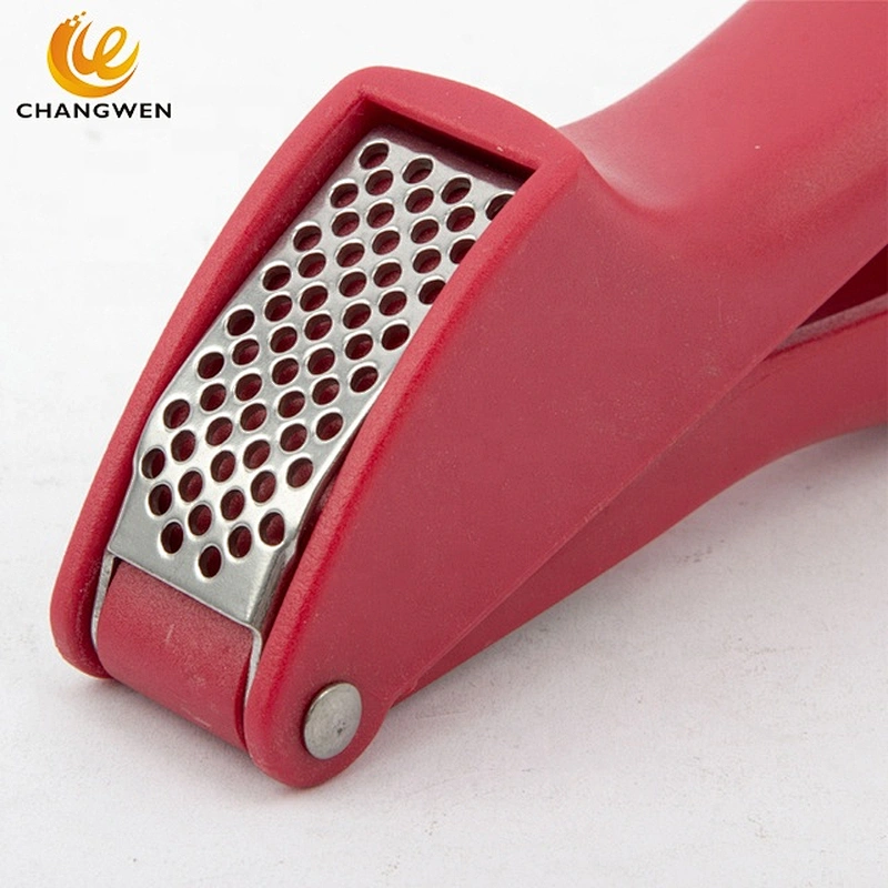 Wholesale kitchenware high quality Kitchen tool plastic handle stainless steel garlic presser