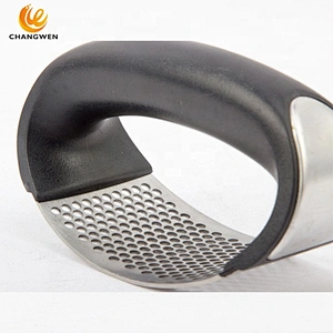 1pcs Stainless Steel Garlic Presses Manual Garlic Mincer Chopping Tools Curve Fruit Vegetable Tools Kitchen Gadgets
