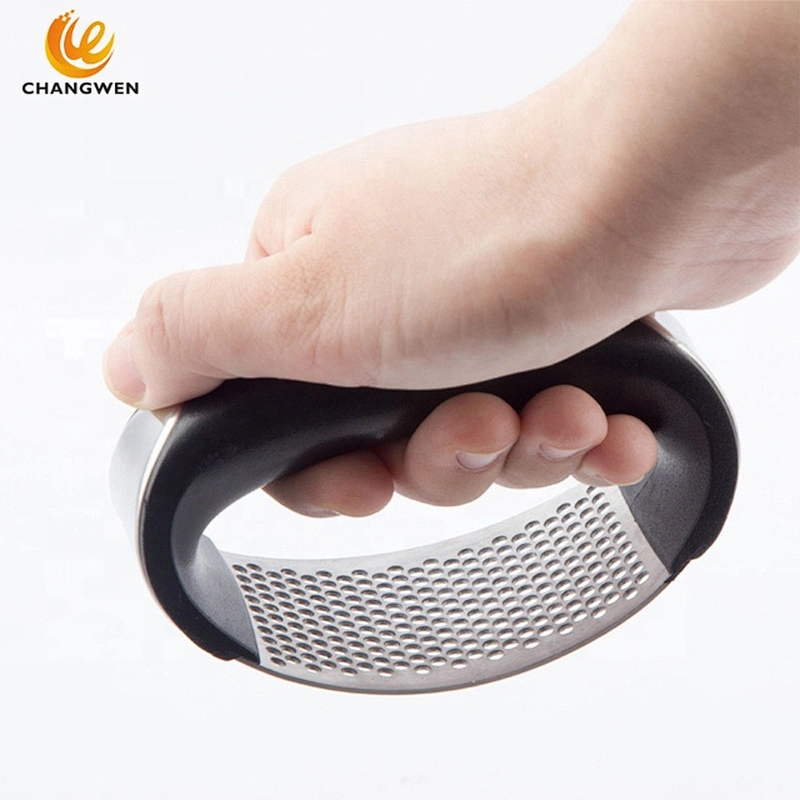1pcs Stainless Steel Garlic Presses Manual Garlic Mincer Chopping Tools Curve Fruit Vegetable Tools Kitchen Gadgets