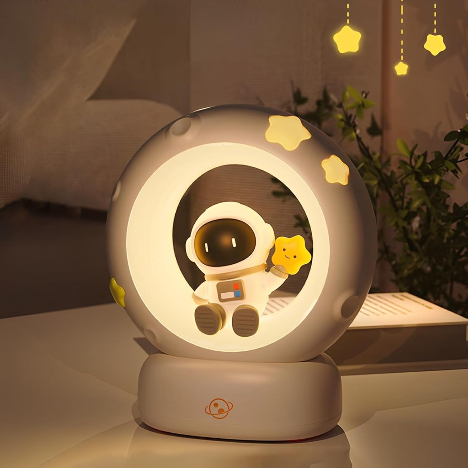 Astronaut Unique Child Desk Lamp Fashion Creative Lighting Led Bedside Sleeping Light for Kids Night Start Light Lamp