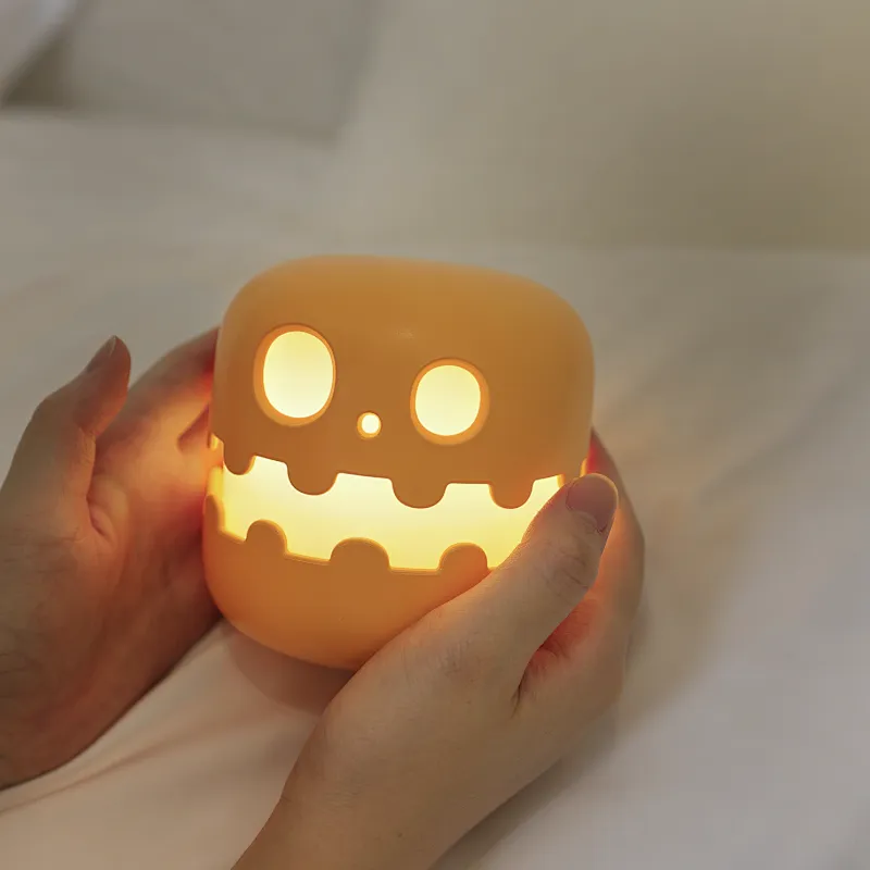 Wholesale Cute Halloween Gift Bedroom Decoration for Kids Children Table Desk Lamp Rechargeable Pumpkin Night Light