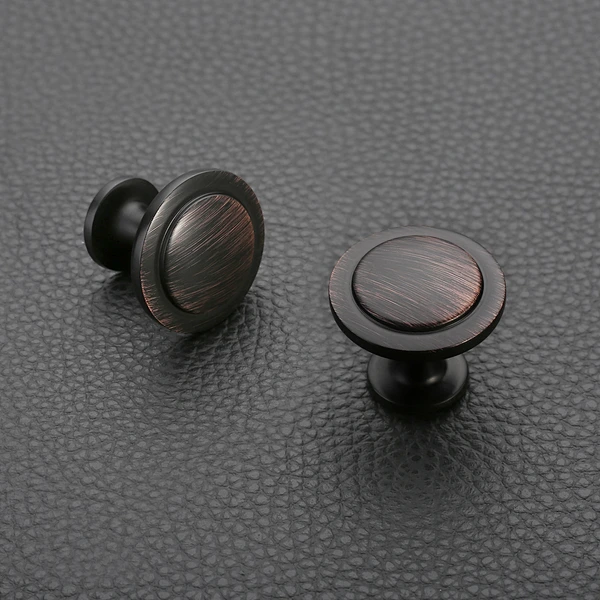 cabinet pull and knob