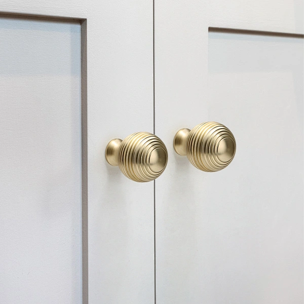 installing cabinet knobs handles