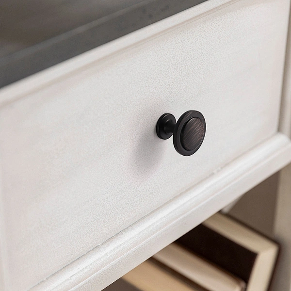 cabinet pull and knob