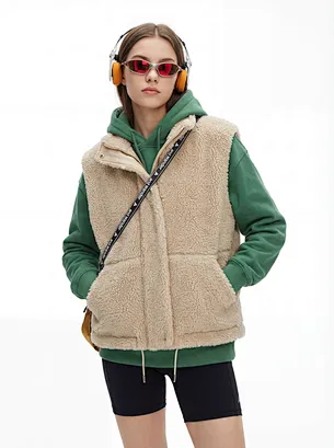 Chaqueta tipo chaleco Sherpa con cuello alto y cremallera sin mangas