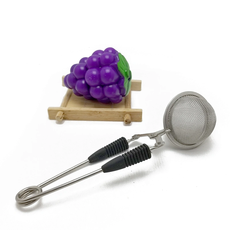 Hot selling stainless steel mesh ball tea infuser tea strainer with silicone handle