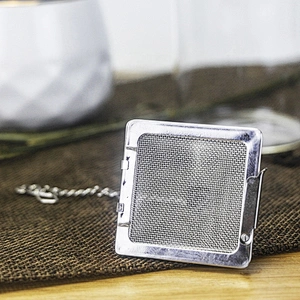 Hot selling stainless steel mesh pyramid shape tea infuser with chain