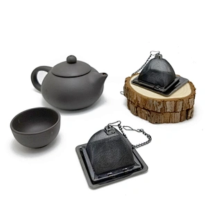 Novelty stainless steel mesh pyramid shape tea infuser with black coating