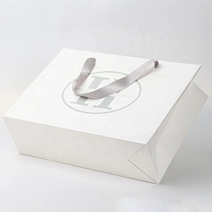 Luxury custom paper bag for gift with logo print and handle