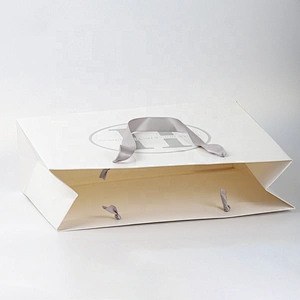 Luxury custom paper bag for gift with logo print and handle