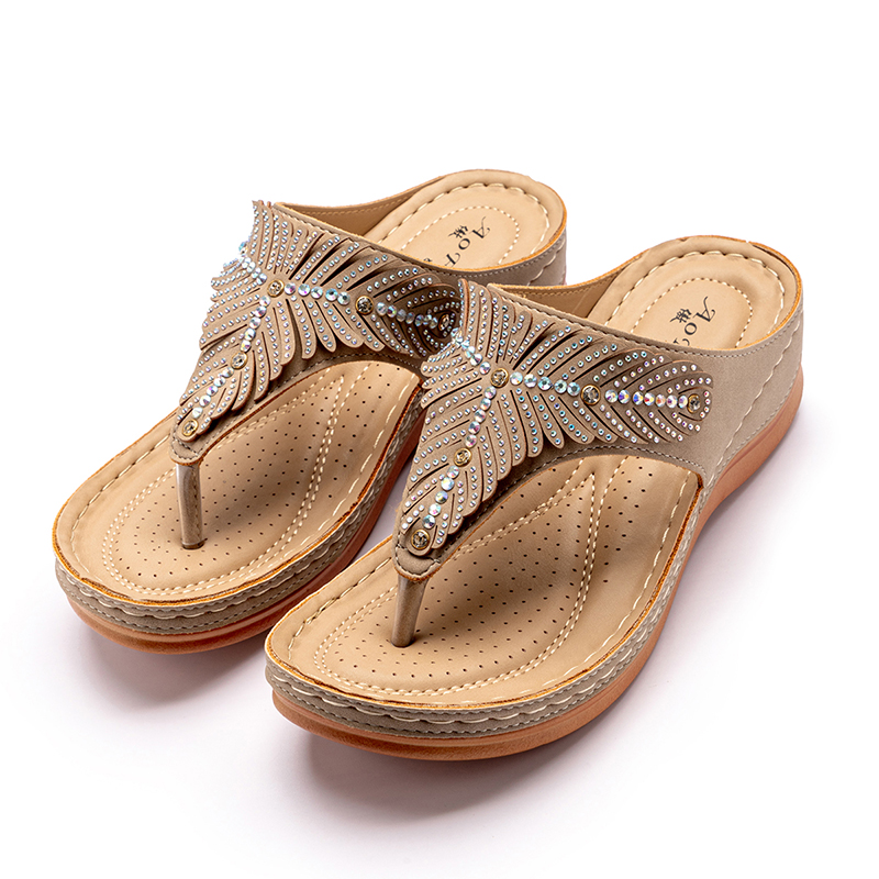 2021 new slippers women's summer fashion rhinestone wedge heel sandal leisure vacation corner flip-flops