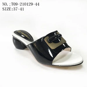 Women slides slippers outdoor sandals New design slippers custom shoes