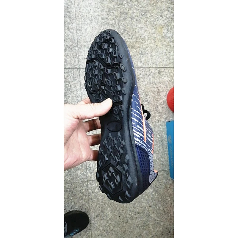 Clearance stock soccer sports sneakers men football shoes