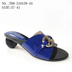 Women slides slippers outdoor sandals New design slippers custom shoes