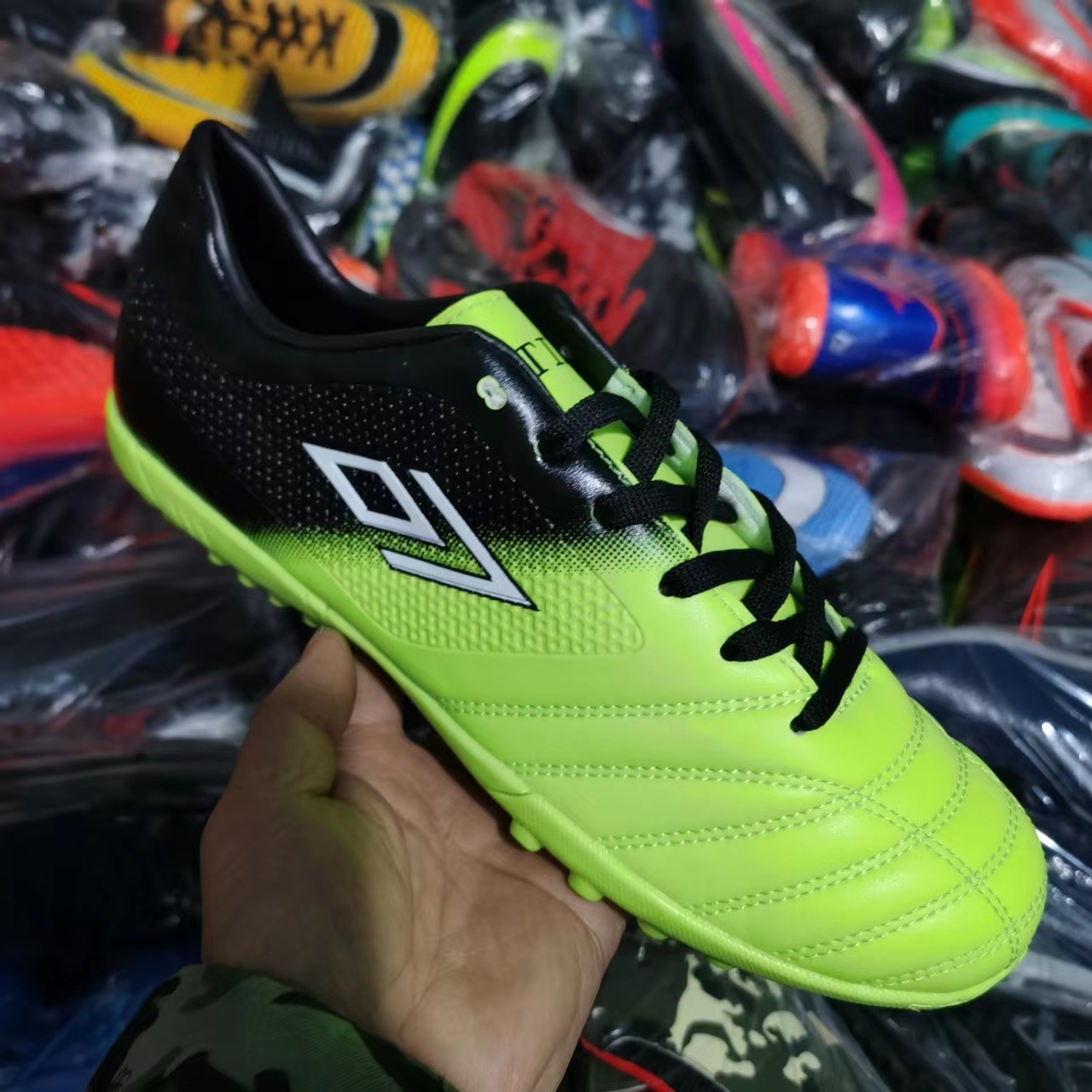 Mix style  adults men soccer football  stock shoe  stock lots