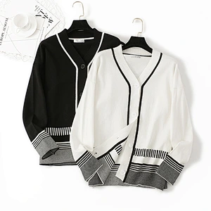 Winter shallow v-neck coatigan patch pockets crop top women plus size sweater