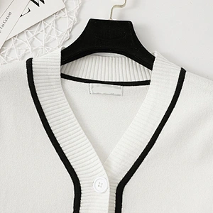 Winter shallow v-neck coatigan patch pockets crop top women plus size sweater