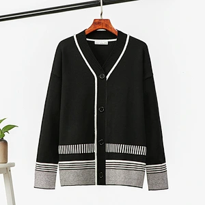Winter shallow v-neck coatigan patch pockets crop top women plus size sweater