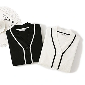 Winter shallow v-neck coatigan patch pockets crop top women plus size sweater