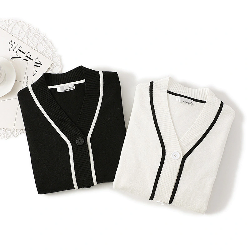 Winter shallow v-neck coatigan patch pockets crop top women plus size sweater
