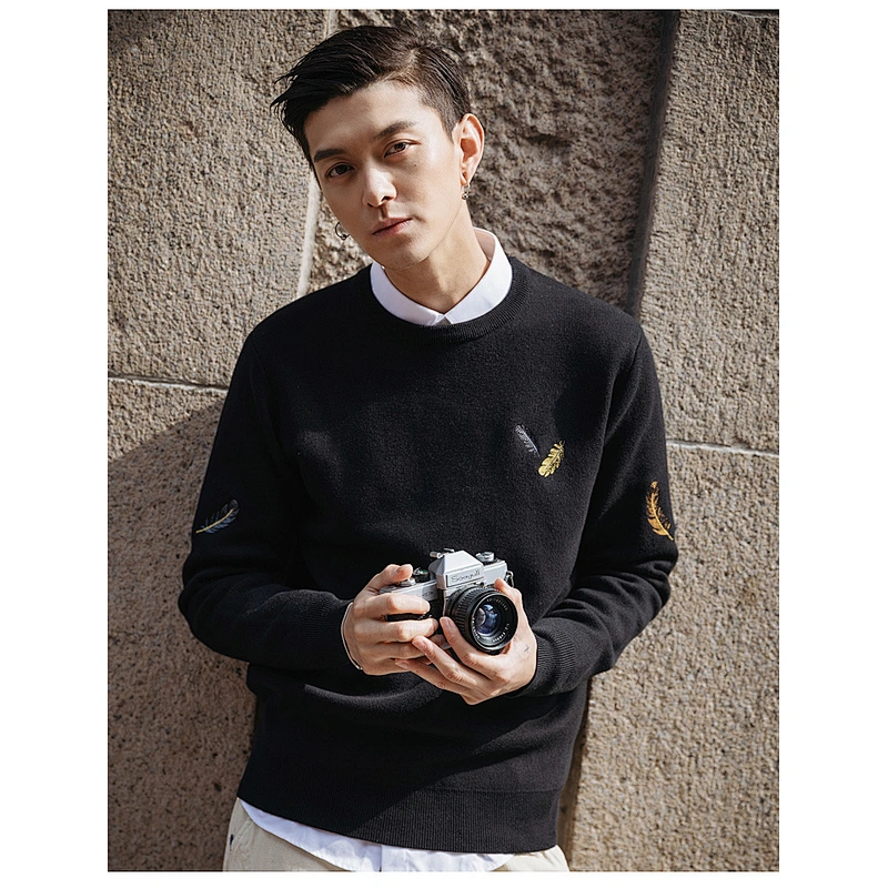 Winter clothes for men knitted crew neck pullover embroidered sweater custom knitted men sweaters