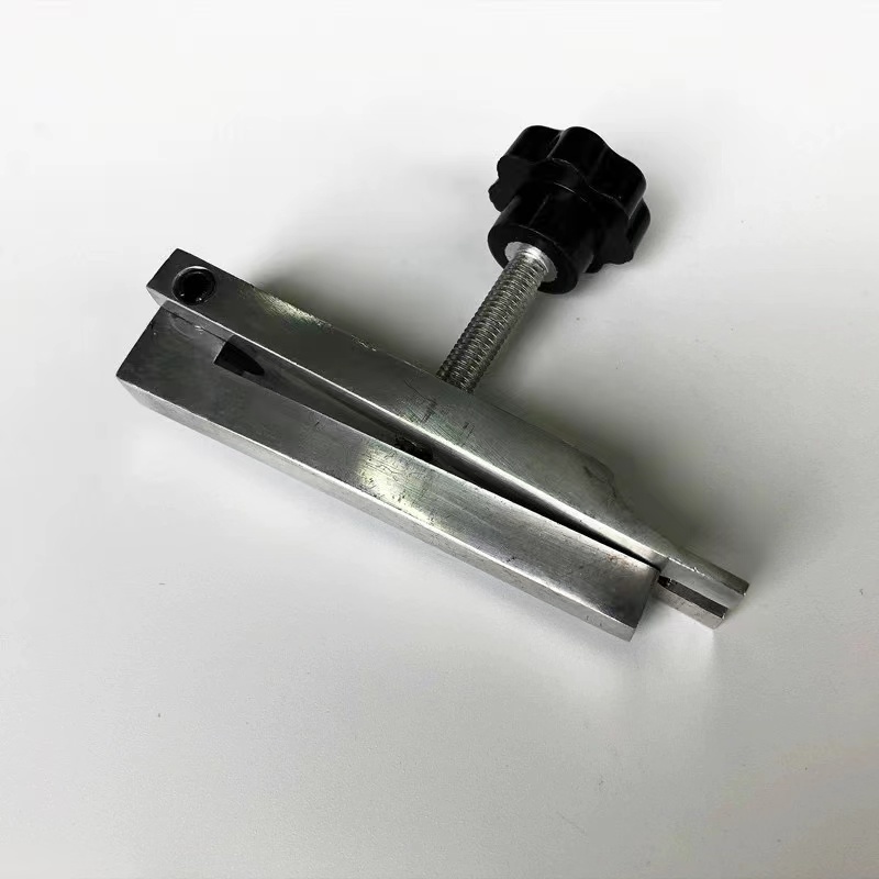 Mitsubishi elevator door device