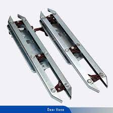 Elevator door vane