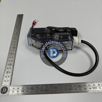 Door switch MKG1231-01