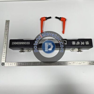 Magnetic elevator guide rail connector