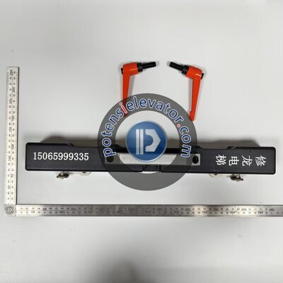 Magnetic elevator guide rail connector