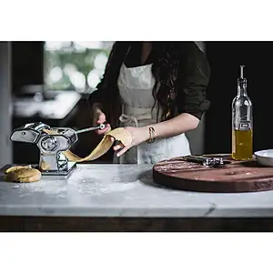 100ml 250ml 500ml 750ml Clear Glass Traditional-Style Olive Oil Bottles Square Cooking Oil Bottles Glass Vinegar Bottles