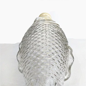 500ml16oz Wholesale New Design fish Unique Style Animal glass bottles Custom water bottle with airtight lid for beverage liquor