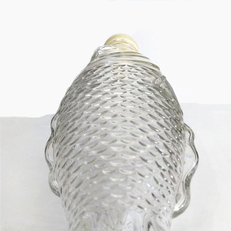 500ml16oz Wholesale New Design fish Unique Style Animal glass bottles Custom water bottle with airtight lid for beverage liquor