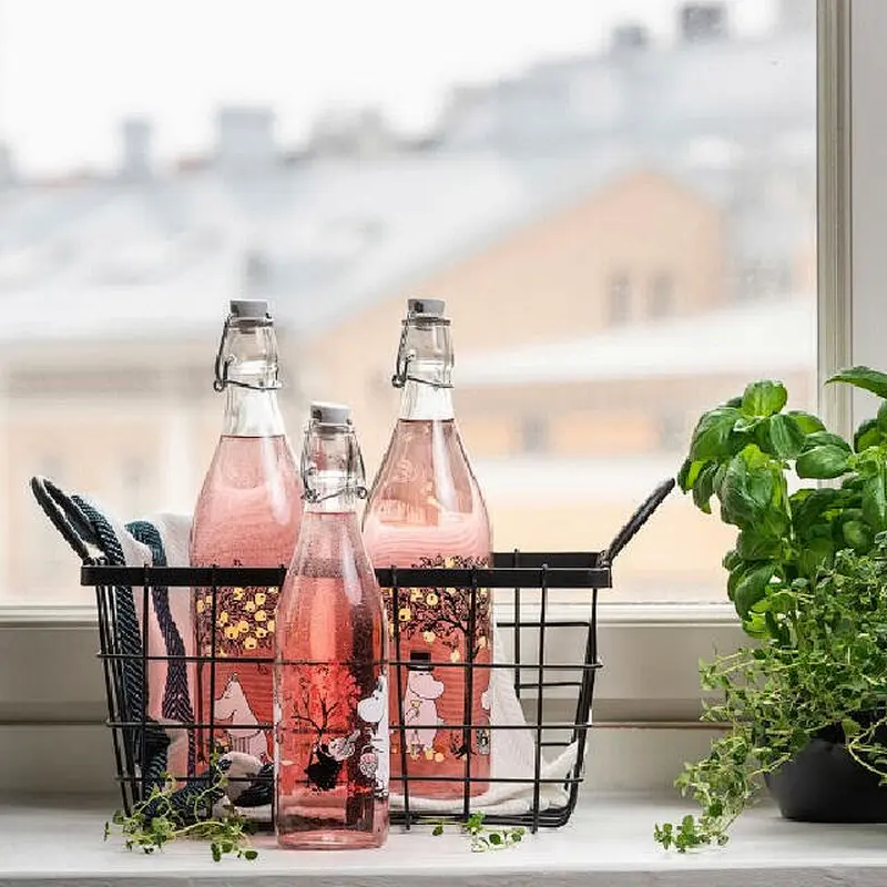 Hot selling exquisite square glass bottle swing top