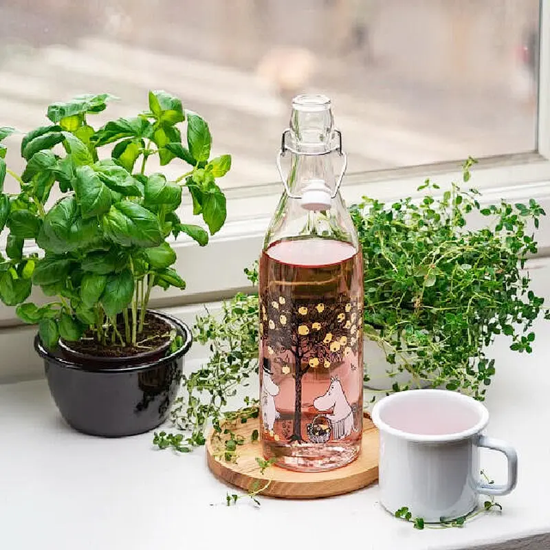 Hot selling exquisite square glass bottle swing top