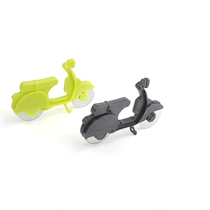 High quality plastic blade easily cuts plastic pizza cutter