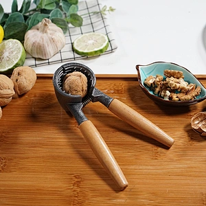 Easy to use food grade metal kitchen manual nuts cracker machine with wood handle nut cracker soldier