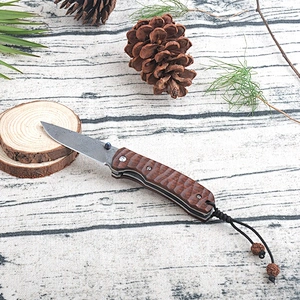 Red Sandalwood Handle Damascus Steel Hunting Folding Blade Knife
