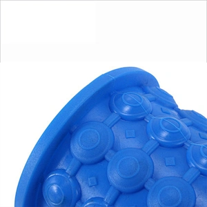 High quality and portable silicone ice bucket with a lid