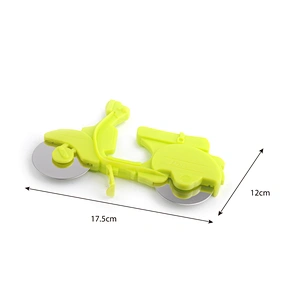 High quality plastic blade easily cuts plastic pizza cutter